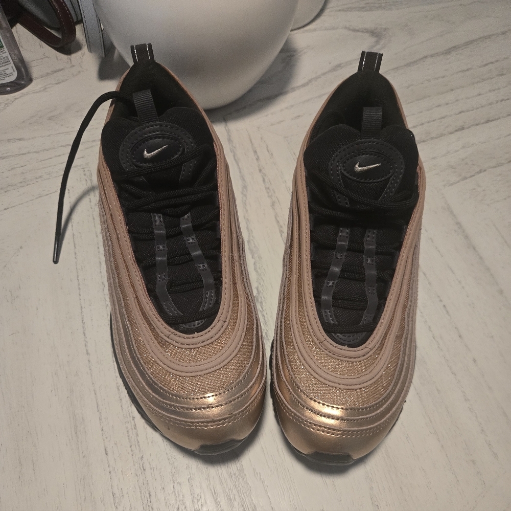 Nike Women's Sneakers in Black and Bronze